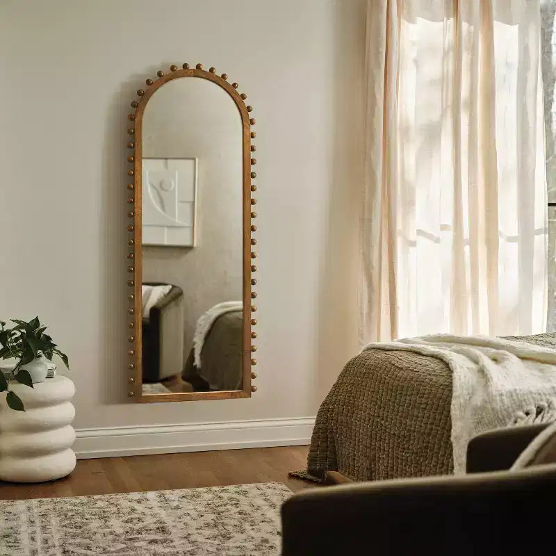 Miroir sur pied sculpté perlé 25"x65"